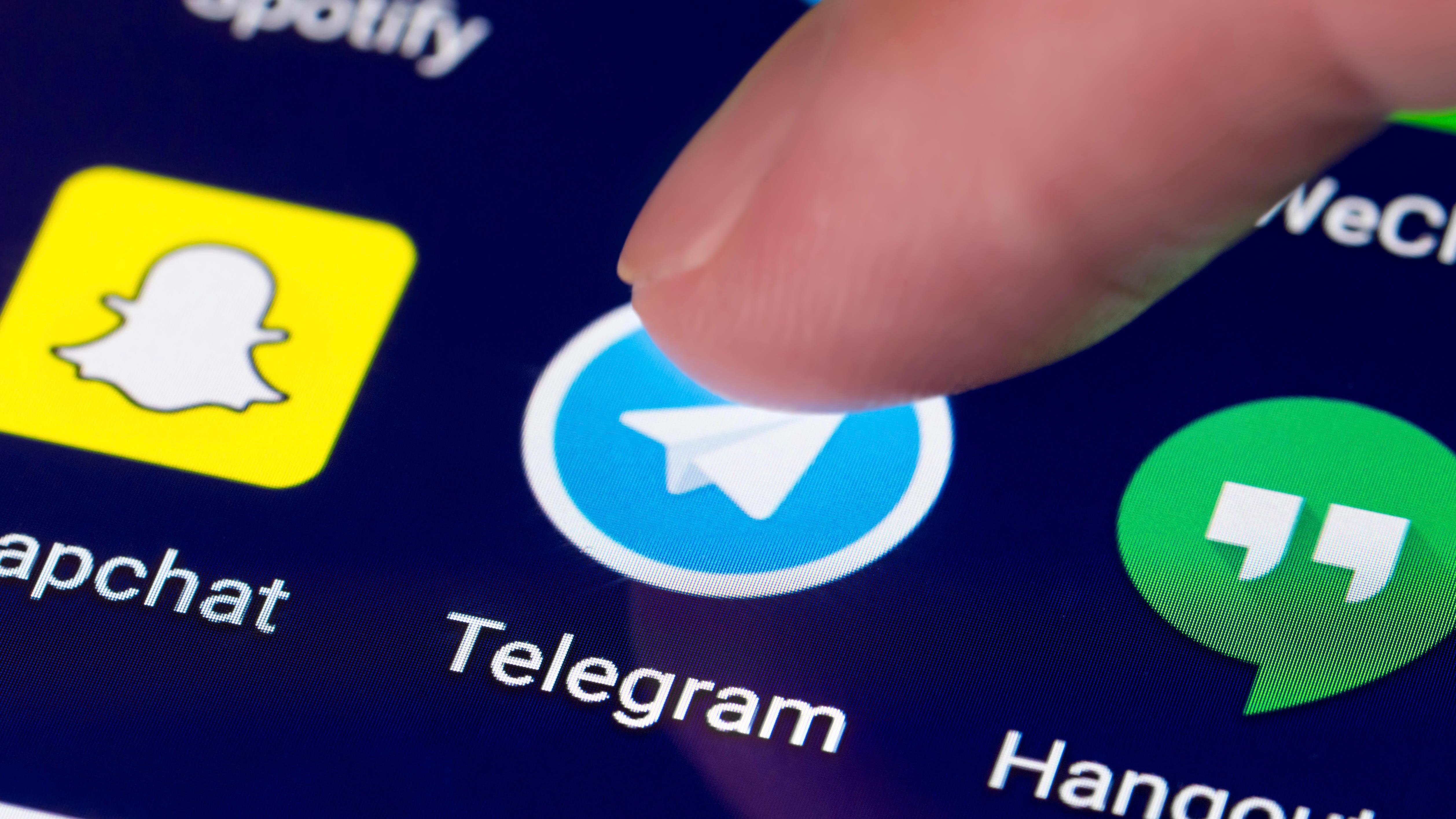 Telegram group messaging assistant